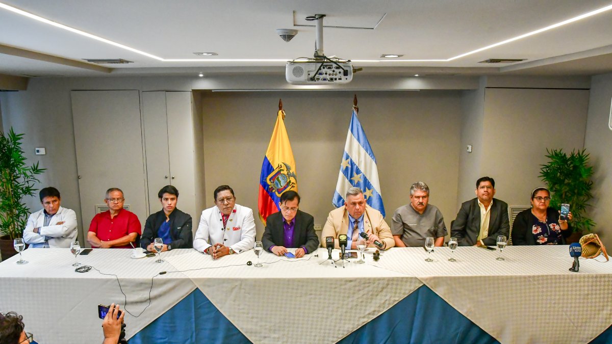 Los gremios de la salud alertan que la nueva ley afecta derechos adquiridos de los servidores públicos