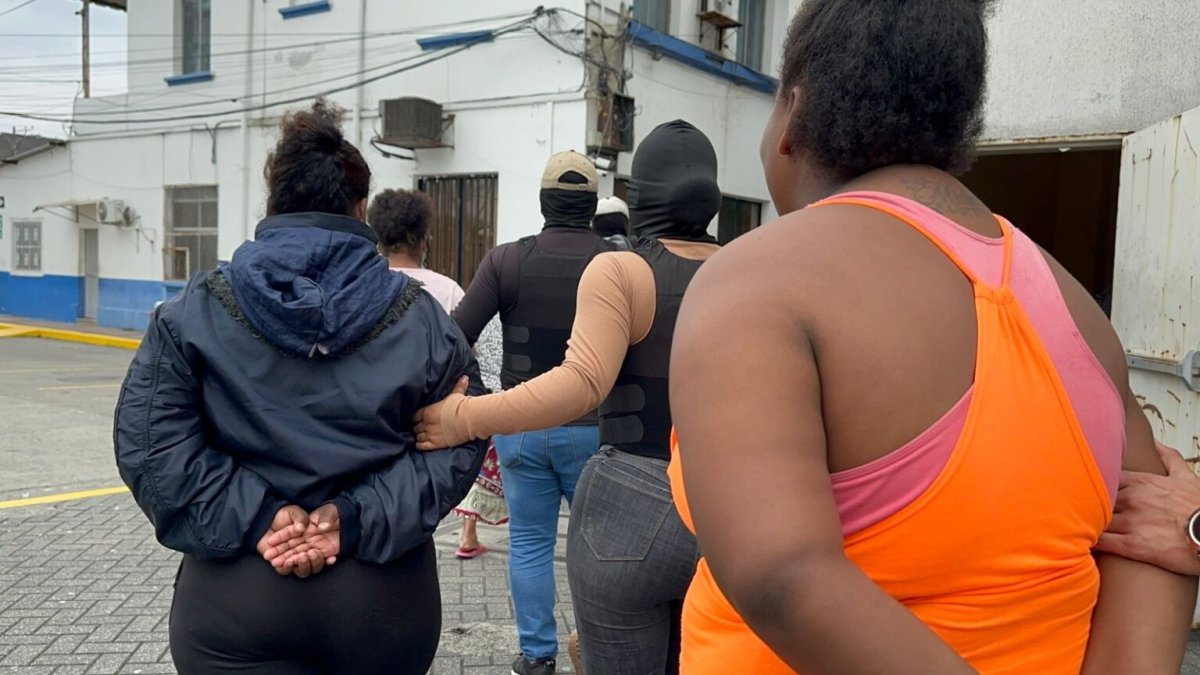 Policía capturó a varios sospechosos del delito de tráfico de personas.
