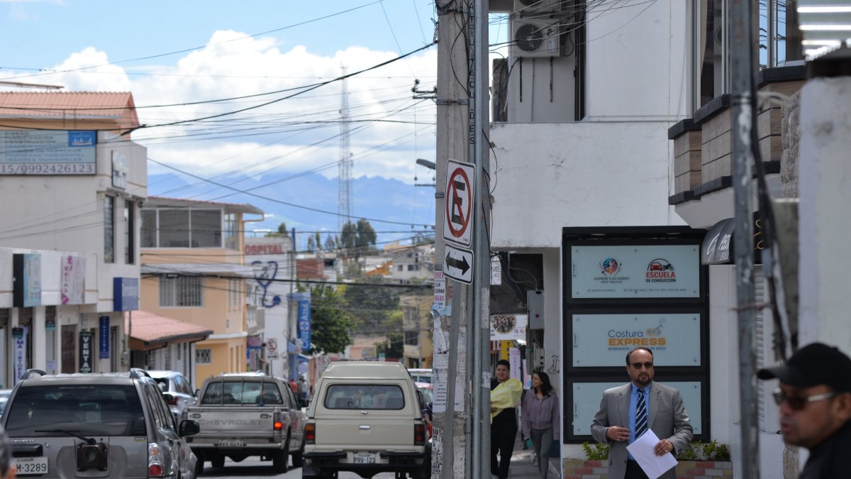 El parque automotor de Quito es el más grande de Ecuador y tiene cerca de 700,000 vehículos.