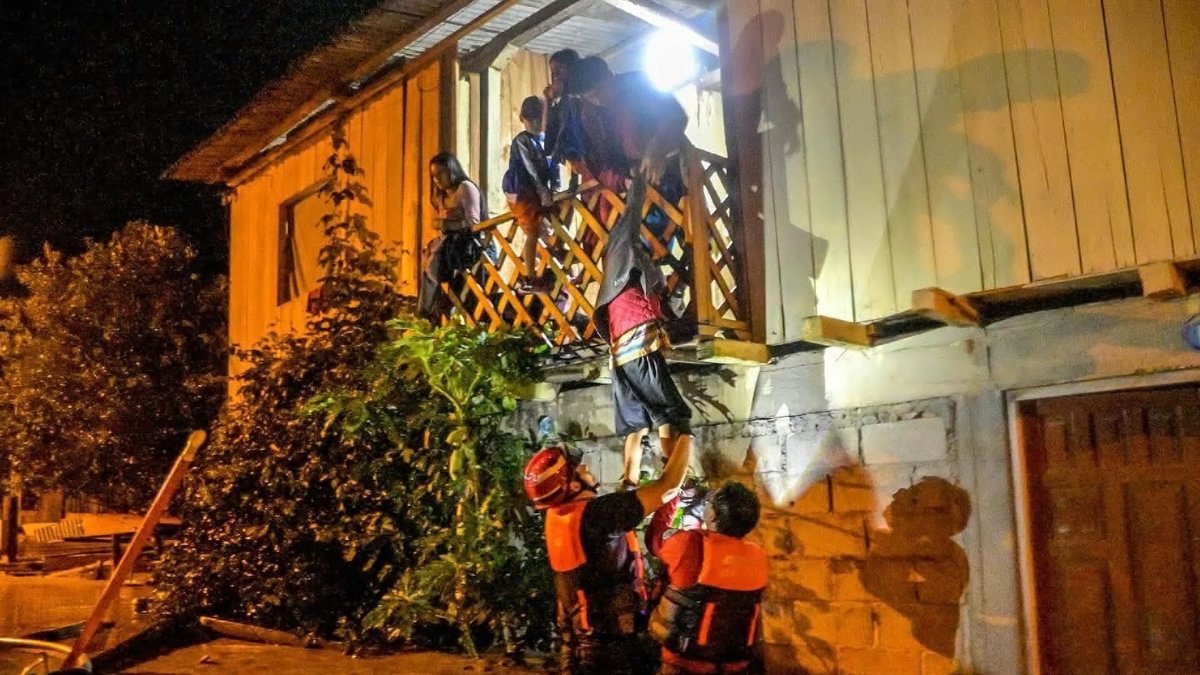 Aluvión en Zamora deja viviendas anegadas y puentes en riesgo tras intensas lluvias.