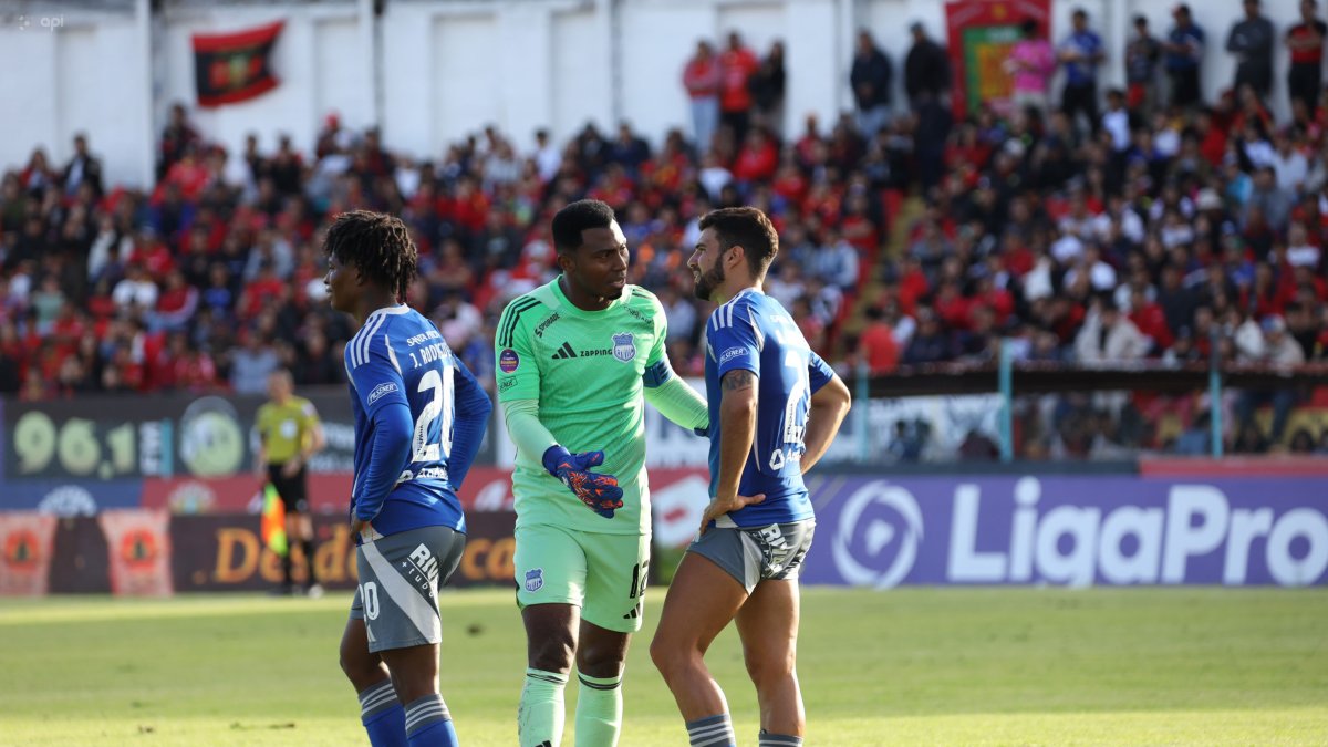 Jugadores de Emelec expresan la inconformidad de los malos resultados.