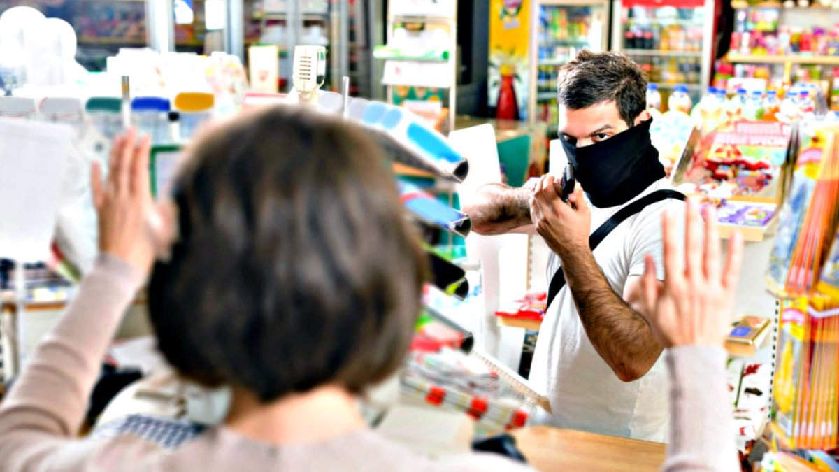 Tres hombres armados ingresaron a local comercial en el sector de la Tola Chica en Tumbaco.
