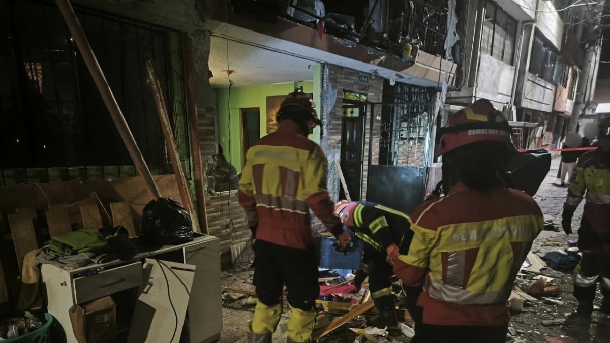 22 efectivos del Cuerpo de Bomberos Quito atendieron la emergencia en Solanda.