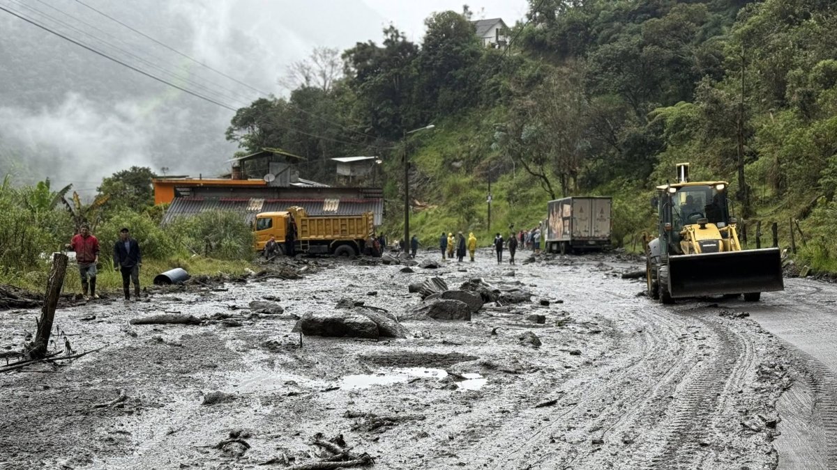 La vía Paute- Guarumales- Méndez registra varias novedades provocadas por deslizamientos, derrumbes y el aluvión en Amaluza.