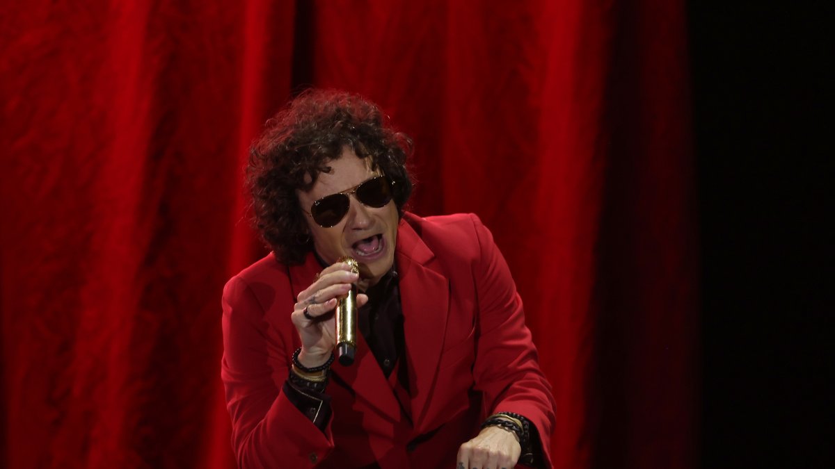 El afamado cantante español dio un recital con sus temas más conocidos y varias canciones de su nuevo disco.