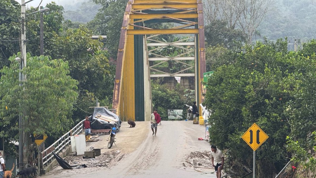Por las fuertes lluvias hubo desbordamiento del río Zamora.