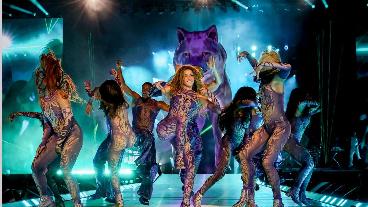 Shakira en su tour Las mujeres ya no lloran.