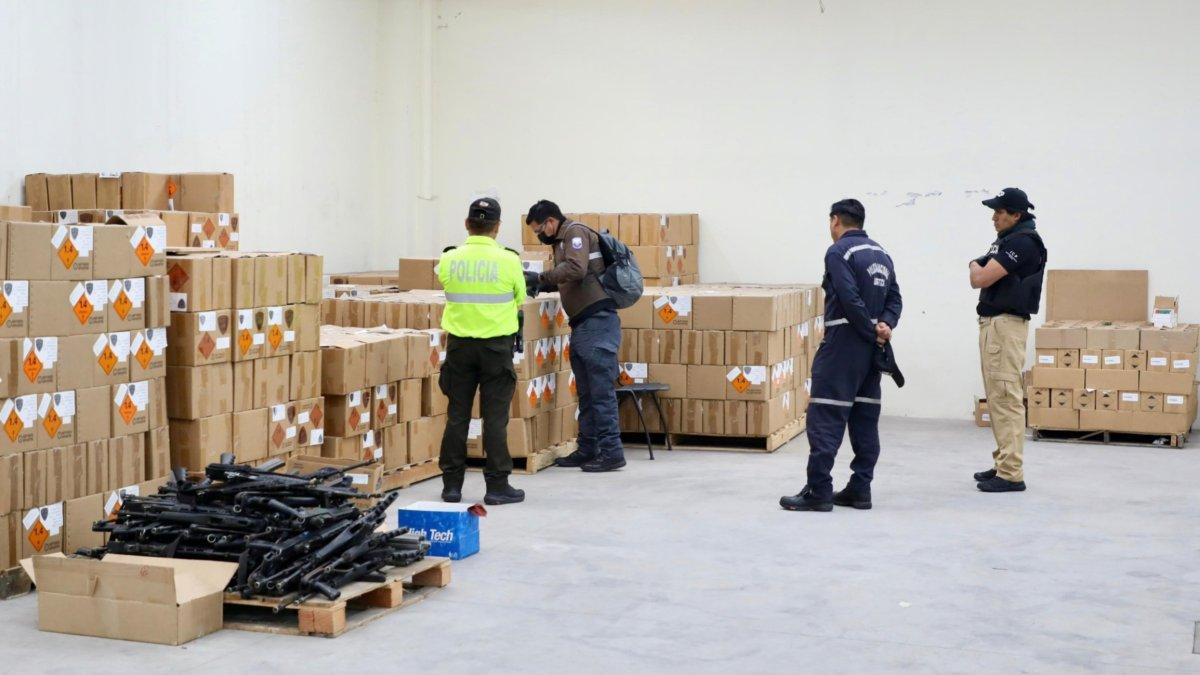 Depuración. Los allanamientos se hicieron en rastrillos y bodegas de almacenamiento de la Policía Nacional.