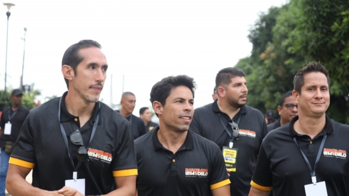 Matías Oyola (c) fue candidato a la presidencia de Barcelona junto a su binomio Munir Massuh (i)