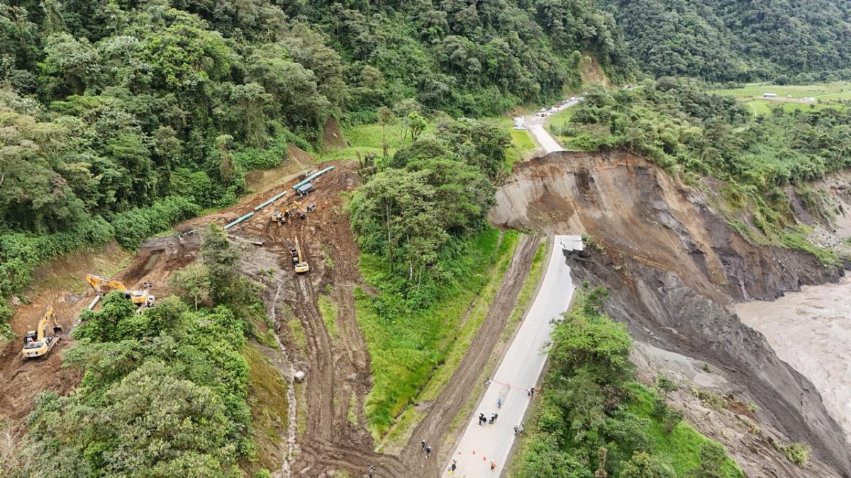Una toma general entre los kilómetros 100 y103 a la altura del puente sobre el río Loco, en la provincia de Napo.