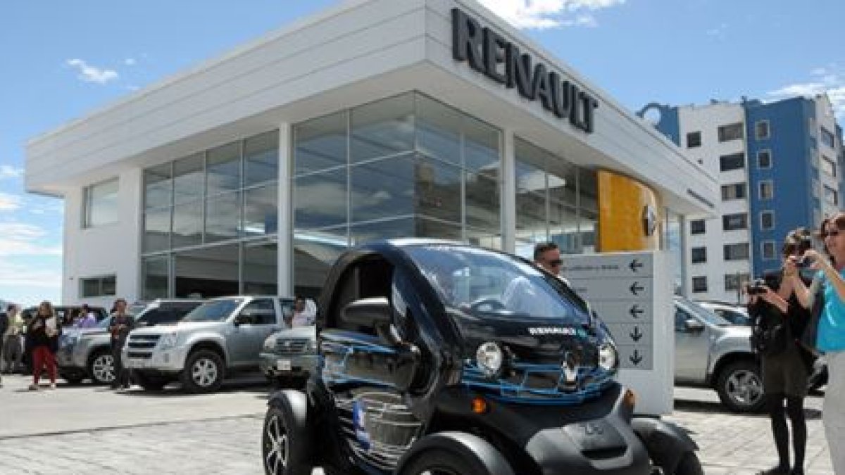 Sector automotriz pide que matrícula de $ 10 para carros eléctricos en Ecuador se aplique a híbridos.