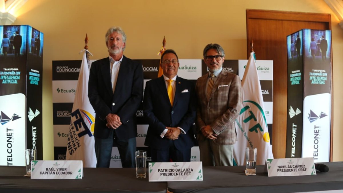 Raúl Viver, capitán de Ecuador (i); Patricio Galarza, presidente de la FET; y Nicolás Chávez, presidente del Club Rancho San Francisco, durante la presentación de la serie en la capital.