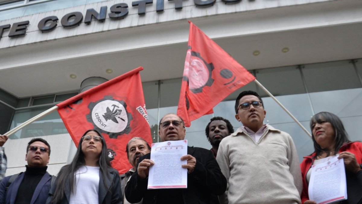 Dirigentes del FUT y UNE presentaron una demanda de inconstitucionalidad en contra de la Ley de Inteligencia en la Corte Constitucional.