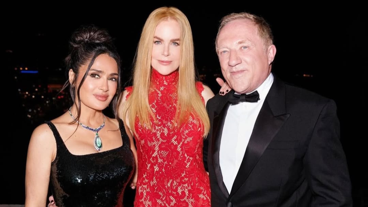 El empresario François Henri Pinault junto a su esposa, Salma Hayek, y Nicole Kidman (centro) durante la décima edición anual de los Premios Mujeres en Movimiento de Kering.