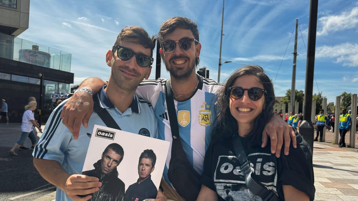 Varios seguidores de Oasis viajaron para disfrutar del primer concierto tras años de separación