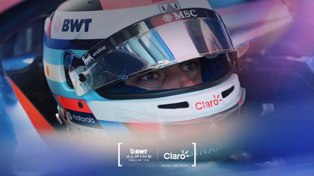 Colapinto llevará ahora la marca Claro en el caso y su gorra.