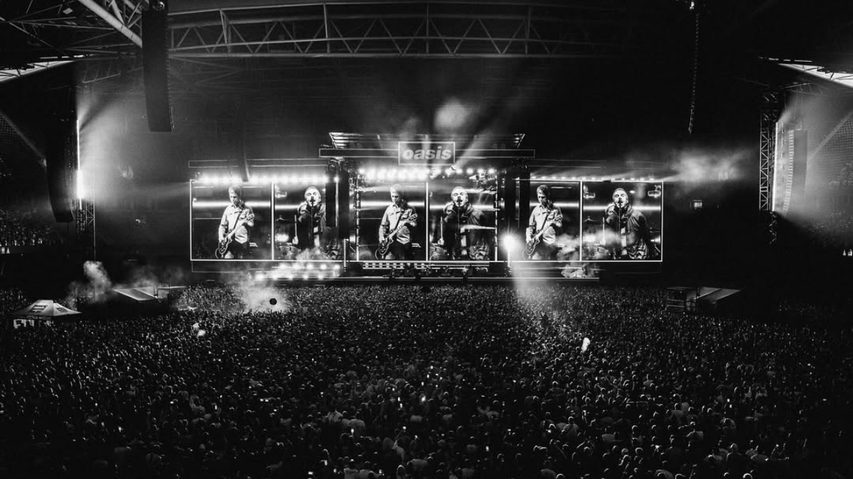 Oasis extiende su leyenda con un concierto histórico ante 75.000 espectadores en Cardiff.