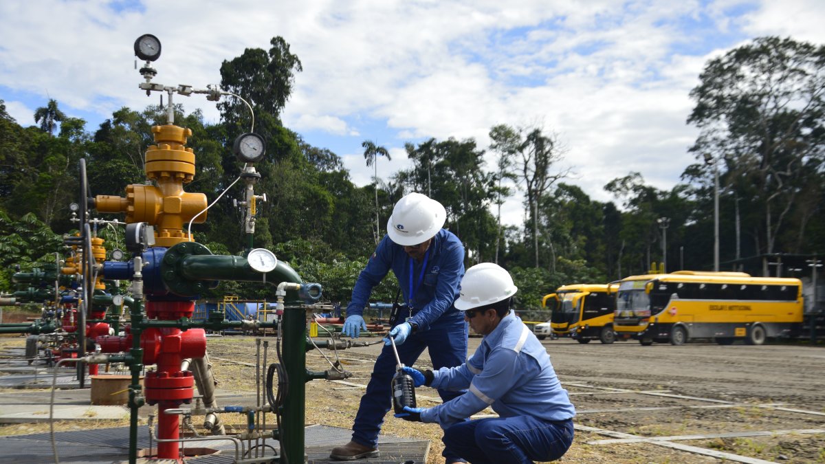 Trabajos en pozos de petróleo en Ecuador.