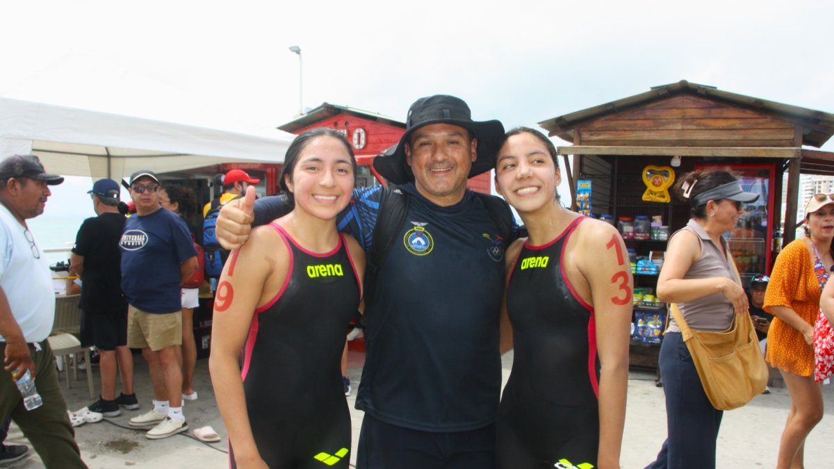 Danna Martínez (d), junto a su entrenador y su compatriota Rafaela Cuello fueron las figuras de la competencia internacional que se disputo en Salinas.