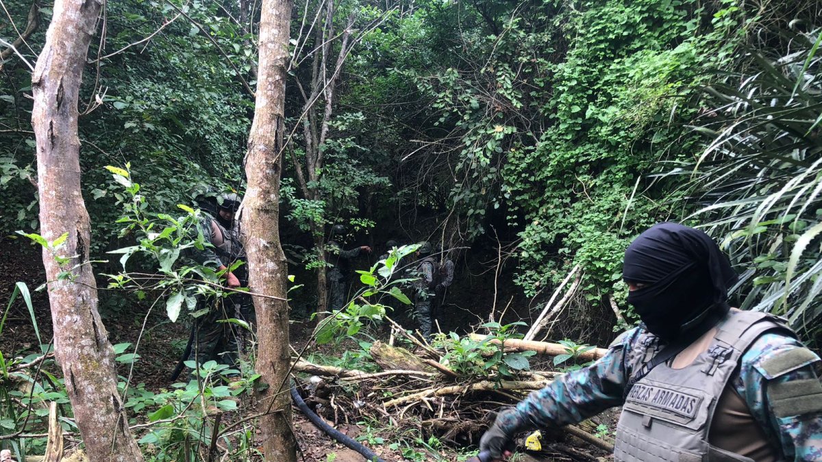 Las Fuerzas Armadas del Ecuador identificaron una perforación clandestina en el tramo PK 123 del poliducto que atraviesa el cantón Puerto Cayo.