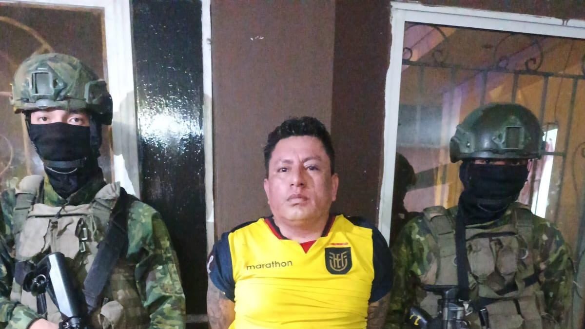 El ciudadano aprehendido fue identificado como Rudy Orlando Calva, alias Finalín, quien posee una boleta de captura vigente por varios delitos.