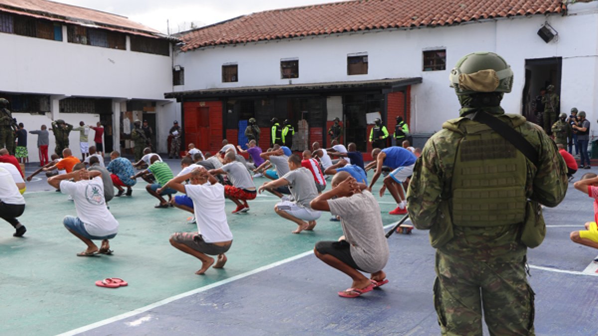 Los funcionarios estarían presuntamente vinculados a una red de narcotráfico que operaba desde el interior de centros de privación de libertad.