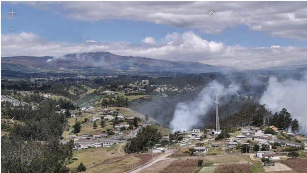 Se registra un incendio forestal en el sector de Píntag.
