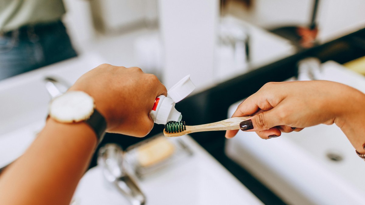 Referencial. La Agencia de Vigilancia Sanitaria de Brasil reportó un incremento en los casos de efectos adversos posiblemente vinculados al uso de la pasta dental Colgate Total Clean Mint.
