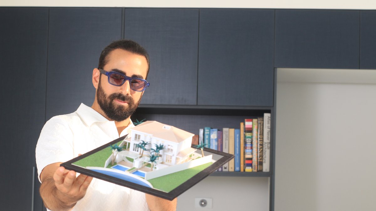 Entre planos, estrategias y mirada urbana, su trabajo integra una arquitectura con visión holística