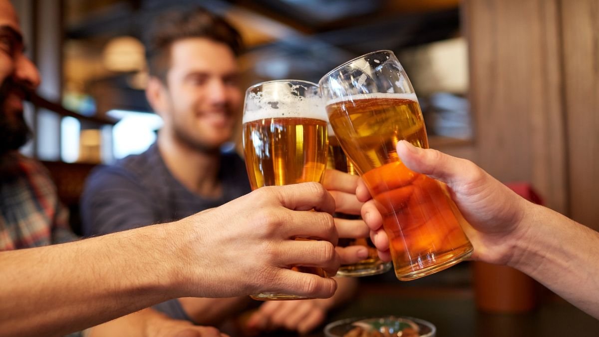 Referencial. Desde julio, los bares en California deben ofrecer tapas para bebidas si el cliente lo solicita, como medida contra el drugging.