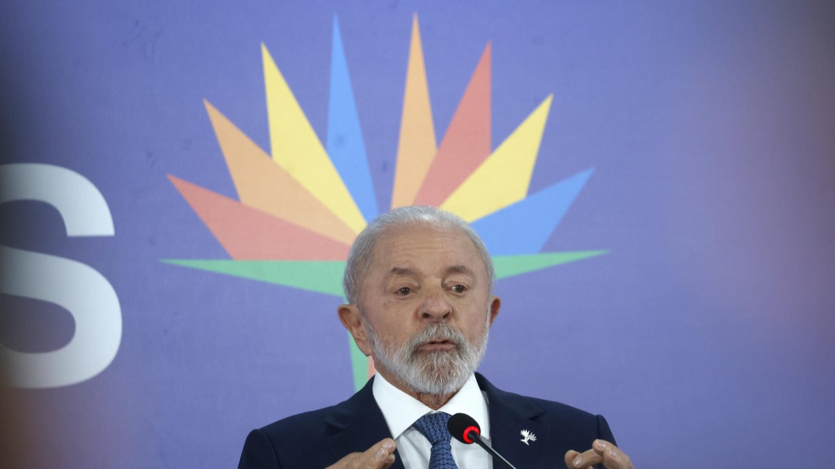 El presidente de Brasil, Luiz Inácio Lula da Silva, habla en una rueda de prensa durante la cumbre de los BRICS en Río de Janeiro (Brasil).