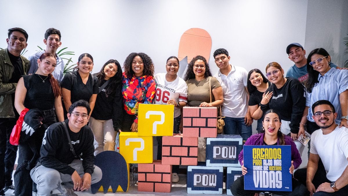 Líderes juveniles promueven el crecimiento espiritual, emocional y profesional en cientos de jóvenes guayaquileños.