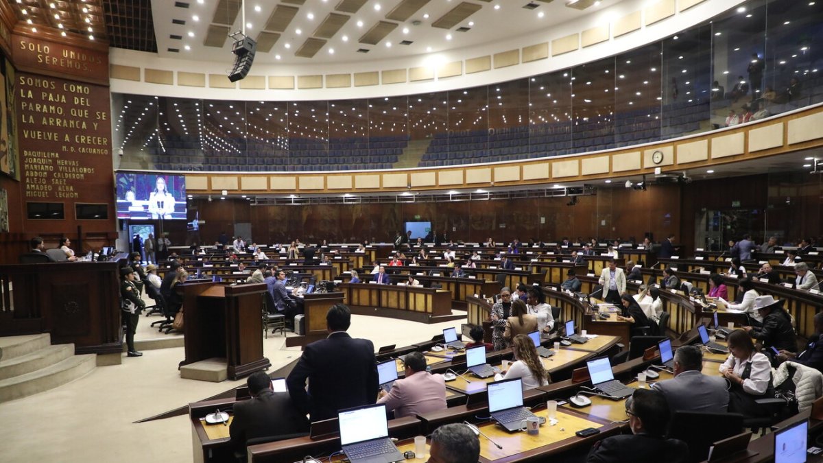La Asamblea Nacional es el centro del debate por la presencia de familiares de legisladores en puestos de ese organismo.