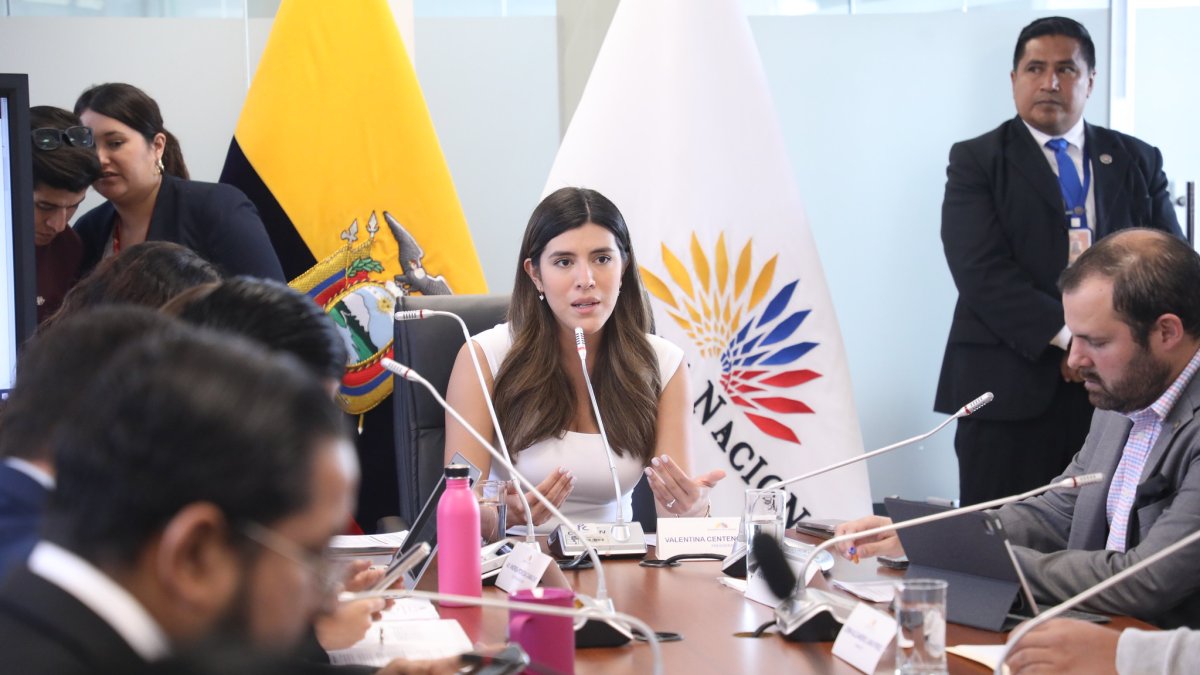 La presidenta de la Comisión de Desarrollo Económico, Valentina Centeno, aseguró que el proyecto de ley protege los derechos de los pueblos y nacionalidades indígenas.