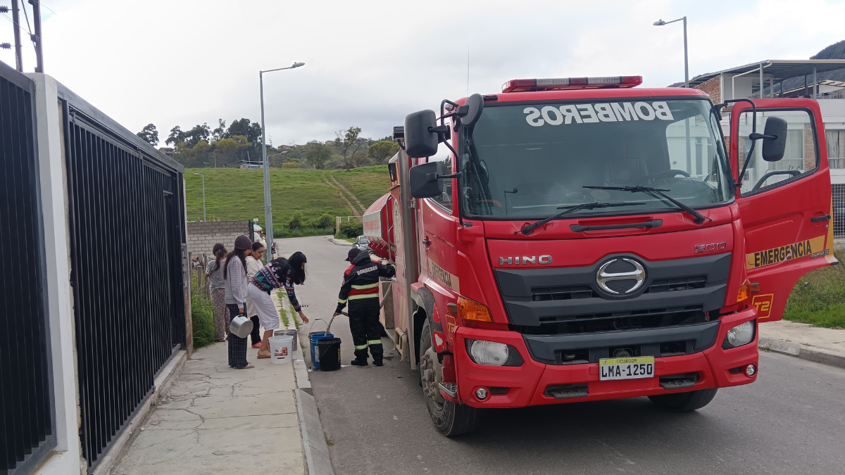 Tanqueros, camionetas y puntos de abastecimiento se han convertido en la única alternativa de acceso al agua