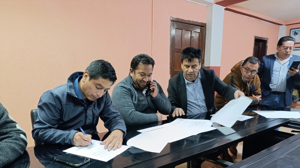 La reunión de los transportistas de Carchi con las autoridades, por el paro que hicieron para pedir seguridad.