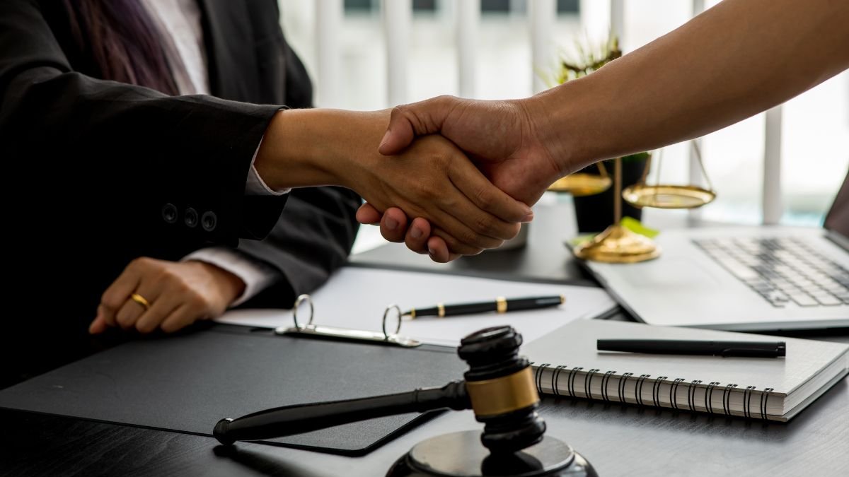 El papel del abogado empresarial va más allá de la defensa: también construye estabilidad laboral y armonía social