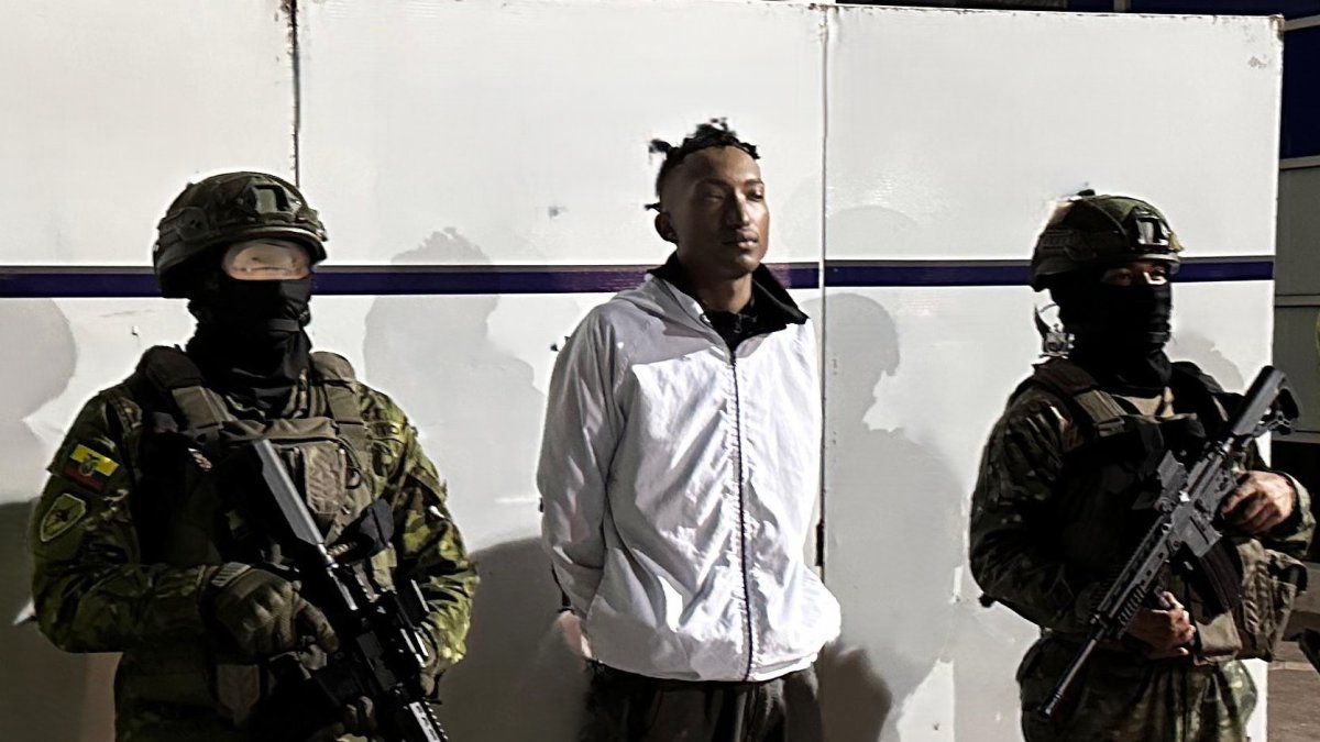 Ejército intensifica controles y detiene a presunto criminal en Cumbayá, oriente de Quito.