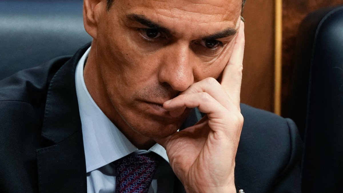 El presidente del Gobierno, Pedro Sánchez, durante el pleno extraordinario este 9 de julio de 2025, en el Congreso de los Diputados en Madrid.