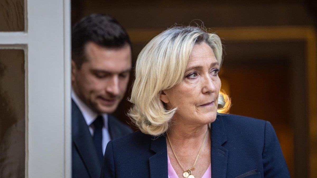 Marine Le Pen y el presidente de la RN y delfín de Le Pen, Jordan Bardella.