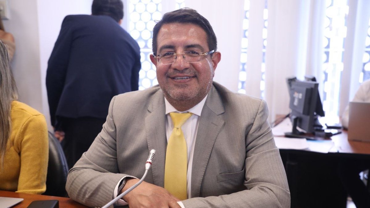 Santiago Díaz era parte de la Comisión de la Comisión de Salud de la Asamblea.