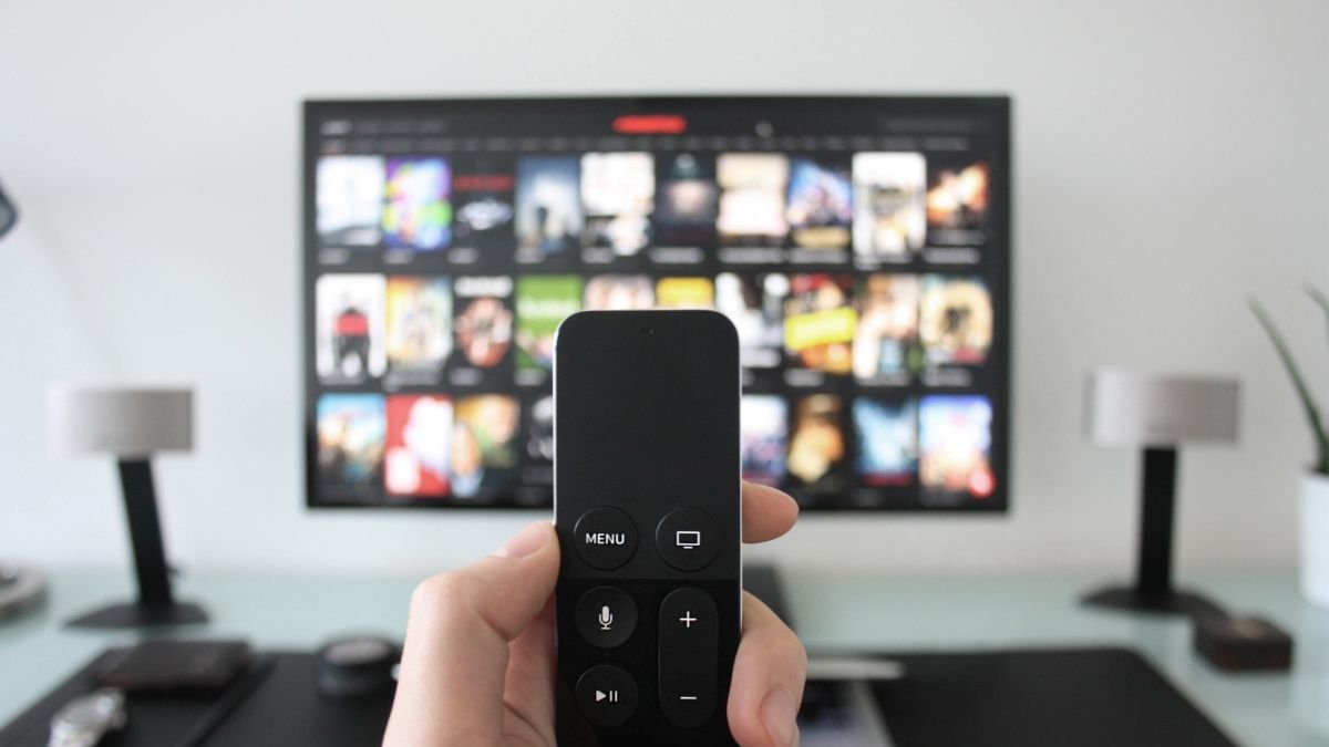 Referencial. Plataformas como Magis TV (Flujo TV) ofrece acceso a contenido sin licencia, lo que podría acarrear sanciones legales para sus usuarios.