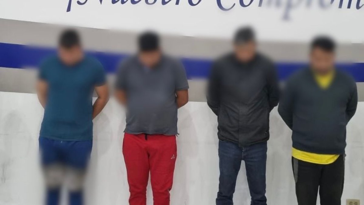 Los cuatro detenidos son de nacionalidad ecuatoriana. Uno tiene antecedentes penales.