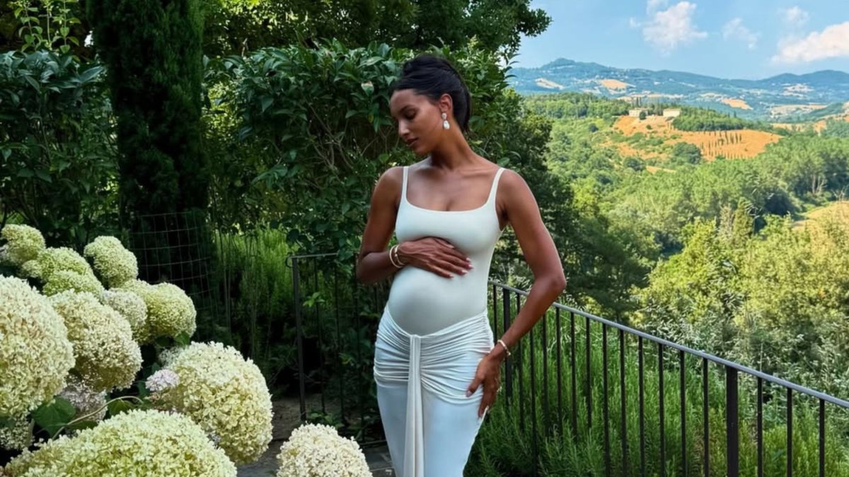 Jasmine Tookes dio a conocer su embarazo con una nueva sesión de fotos