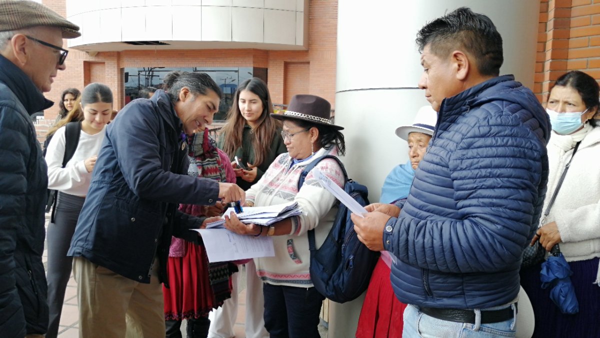 Organizaciones sociales presentaron una medida cautelar contra el Ministerio del Ambiente para dejar sin efecto la licencia ambiental otorgada al proyecto Loma Larga.