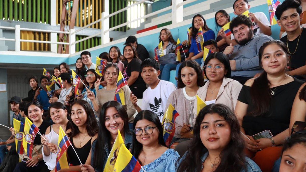 La convocatoria permite estudiar maestrías en línea desde Ecuador con respaldo internacional