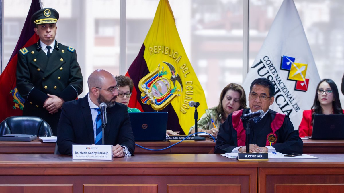 José Suing, presidente encargdo de la Corte Nacional, renueva su confianza a Mario Godoy.