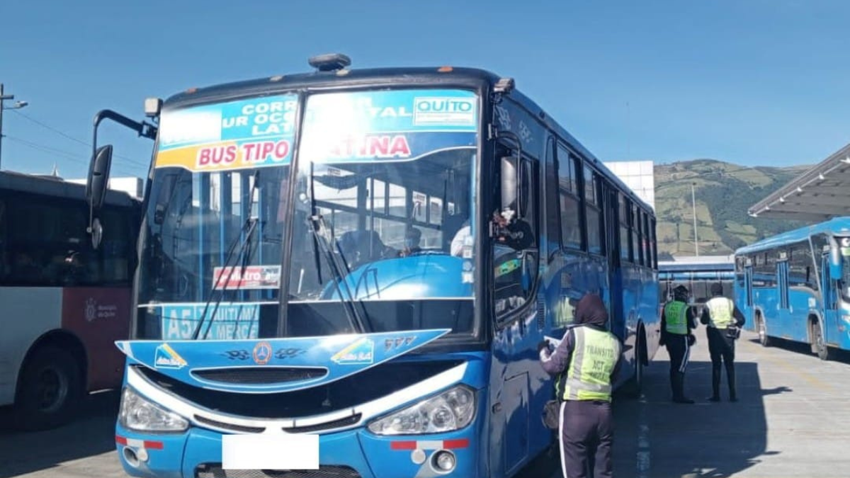 Referencial. Infracción. El conductor de bus fue sancionado por la AMT al invadir el carril exclusivo.
