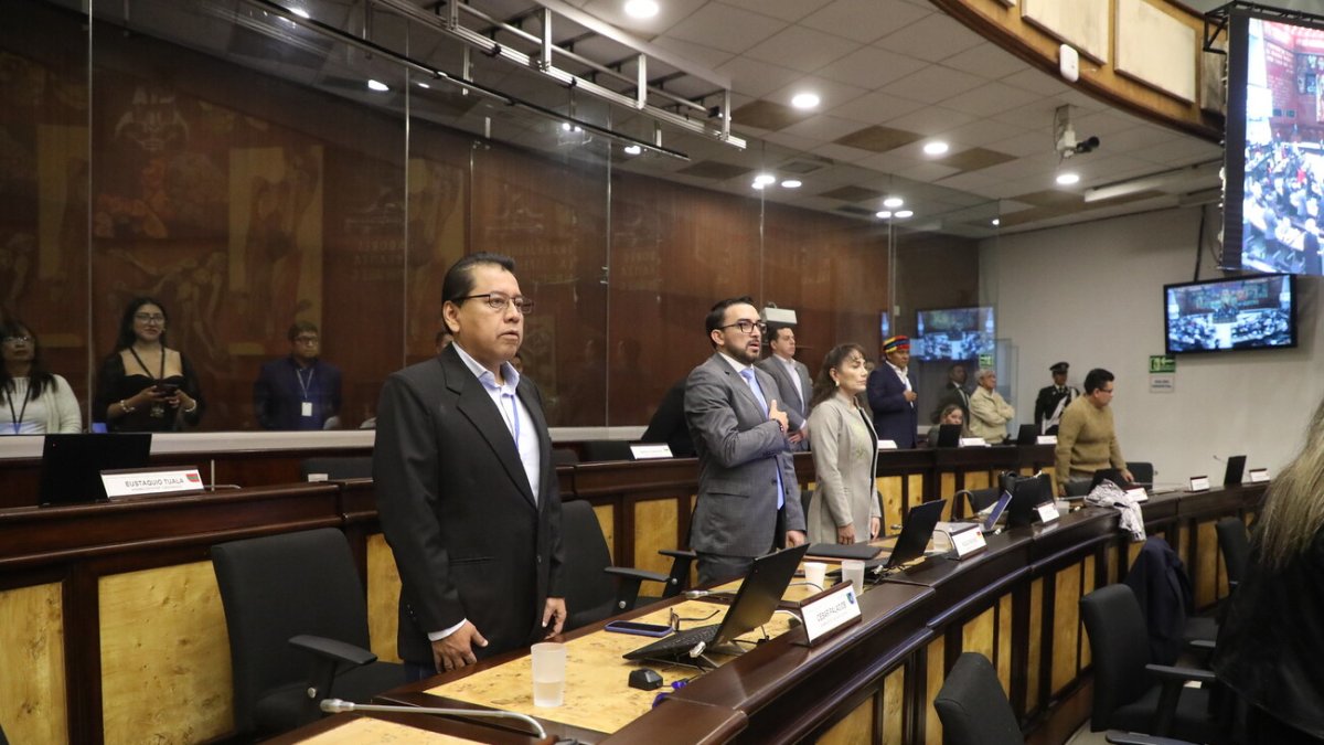 Roque Ordóñez (derecha) y Patricia Núñez, asambleístas del correísmo, apoyaron proyecto de Santiago Ordóñez.