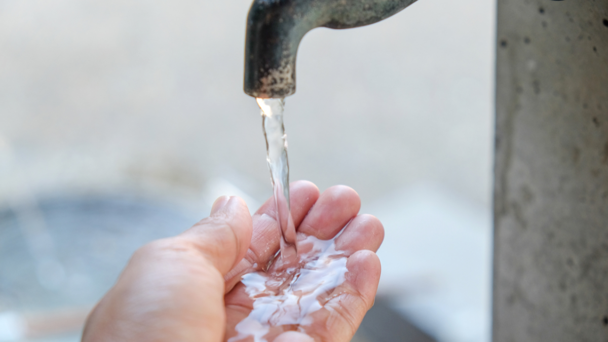 Deslizamiento en La Mica deja sin agua a 6 parroquias del sur de Quito.